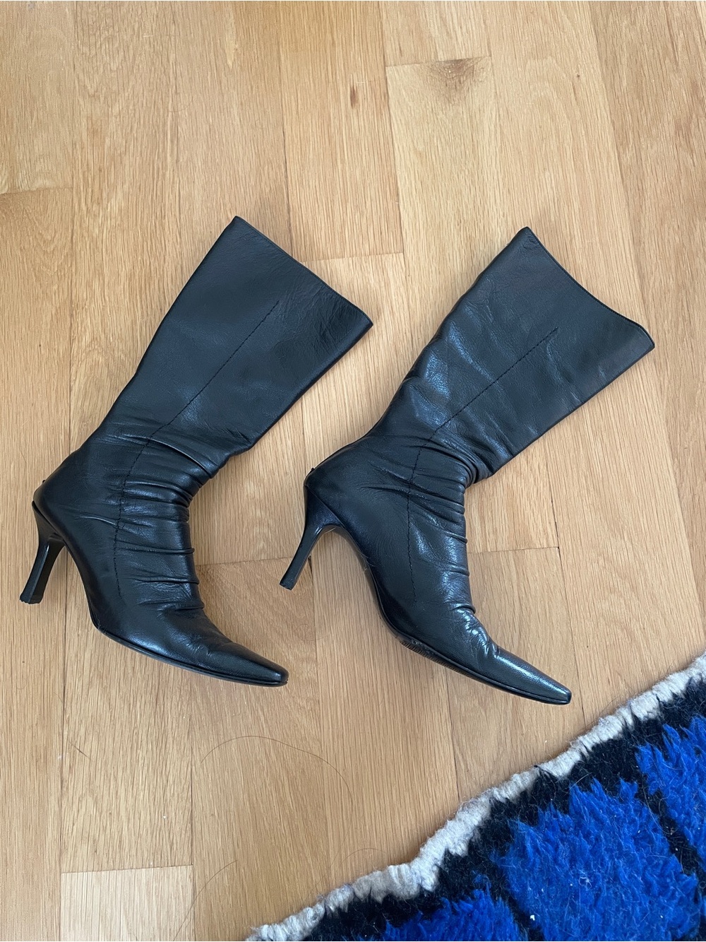 Black Leather Pointed-Toe Mid-Calf Heeled Boots